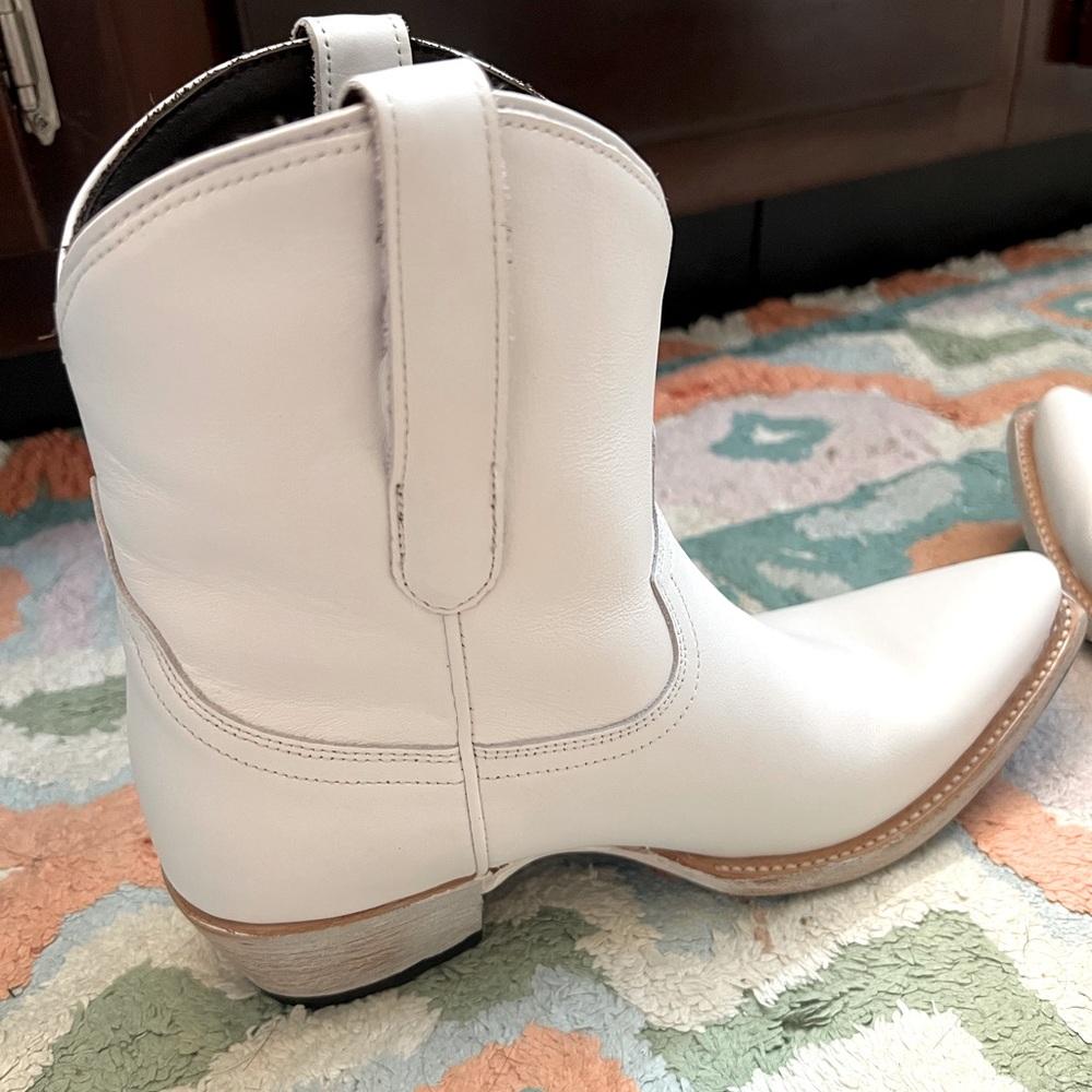 Lane cowgirl boots - Sz 8 white - worn ONCE - Picture 2 of 8